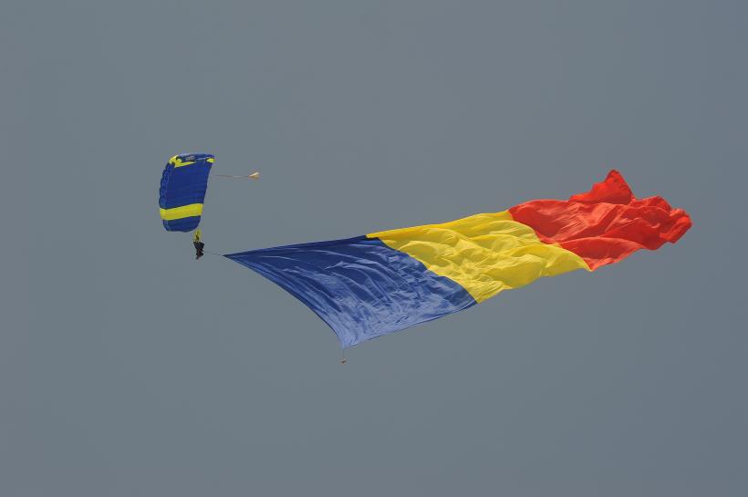 BIAS 2017 - un mix de acrobaţii cu elicopterul, aeronave militare şi avioane istorice (GALERIE FOTO) 18582795