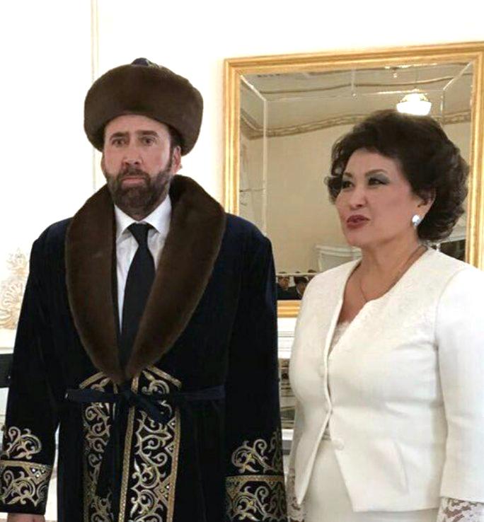 Nicolas Cage, ținta glumelor după ca a apărut îmbrăcat în costum kazah