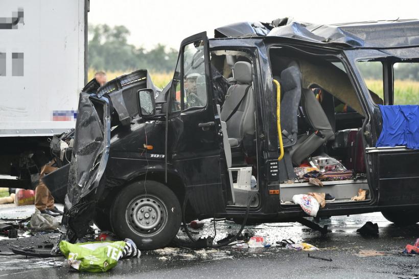 ALERTĂ - ACCIDENT MORTAL în Ungaria în care a fost implicat un microbuz. 3 români decedați, 6 sunt răniți - UPDATE