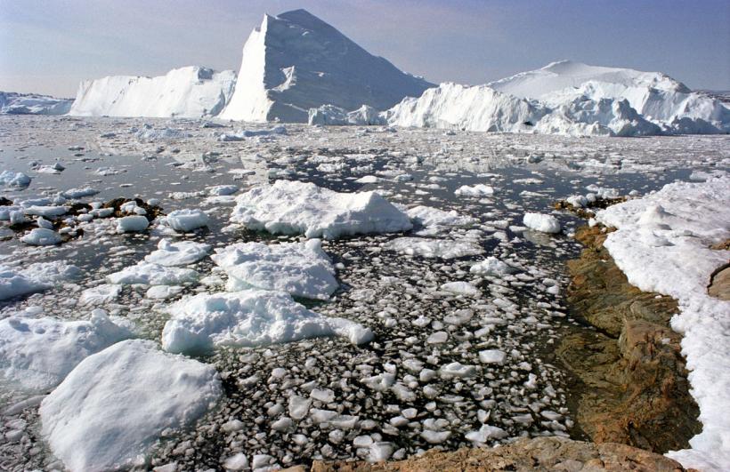 Oamenii de ştiinţă îngrijoraţi de calota din Groenlanda care a început să se topească