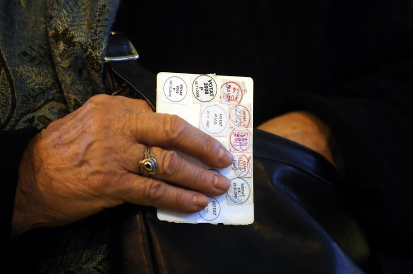 Românii vor avea cărți de identitate electronice. Ce noutăți aduce acest document