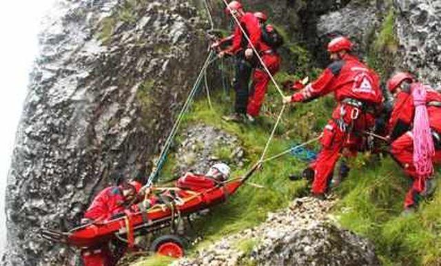 Alertă în masivul Bucegi: Un bărbat și cei doi copii ai săi au fost coborâți de urgență din munții