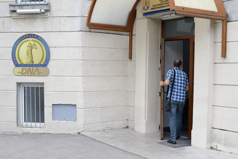 Femeile de serviciu de la DNA. Bani, dar și pericol de pușcărie 18583385