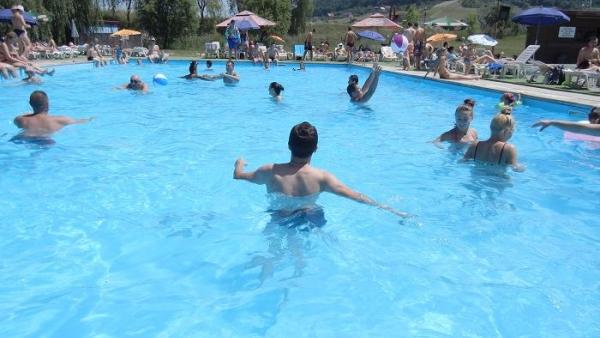 Argeș: Bărbat arestat preventiv pentru agresarea sexuală a unor minore la un bazin de înot