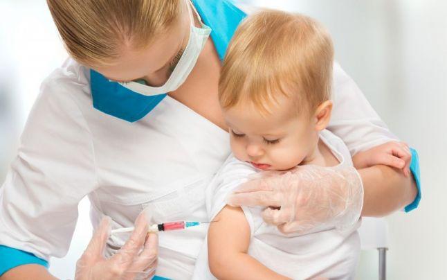 Medicii avertizează: Vaccinurile obligatorii la copii previn boli grave 