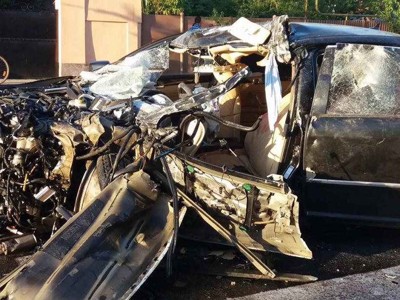 Accident TERIBIL în Caraș-Severin: O persoană a MURIT. Patru tineri au ajuns la spital. Doi dintre ei sunt în COMĂ