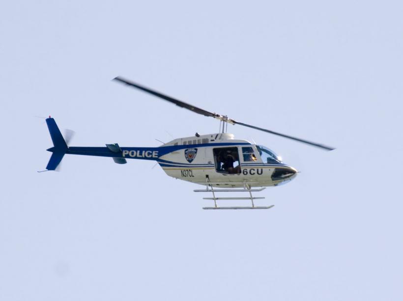 Un ofiţer arestat pentru că spiona oameni dintr-un elicopter al poliţiei