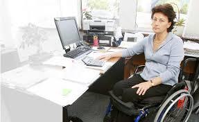 Lovitură pentru persoanele cu handicap. 2.000 de persoane cu deficienţe riscă să îşi piardă locul de muncă