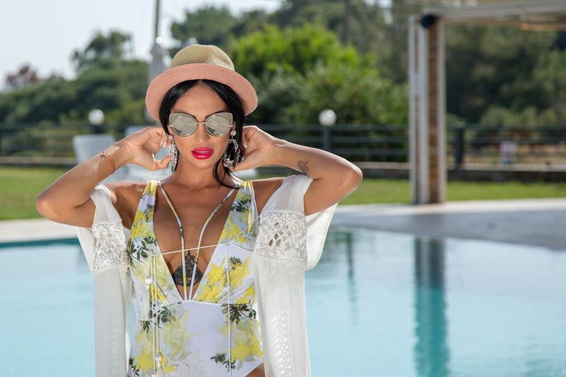 Margherita de la Clejani, pictorial incendiar! Bruneta a pozat în ipostaze sexy 18584389