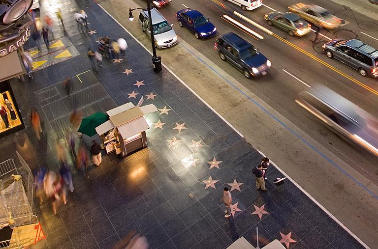 Un legendar cântăreț francez primește o stea pe Walk of Fame din Hollywood