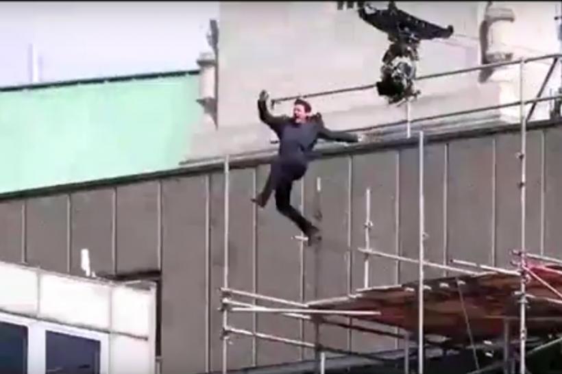 VIDEO - Tom Cruise pare să se fi rănit în timp ce filma o cascadorie pentru ''Mission: Impossible 6''