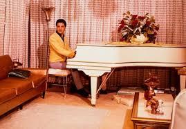 Celebrul pian cu coadă al lui Elvis Presley scos la vânzare pe eBay