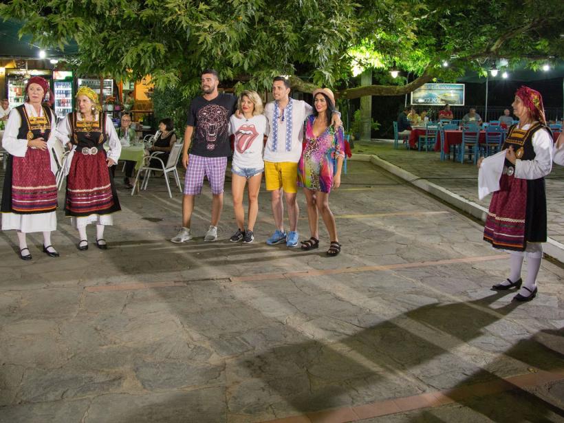 Cosmin Seleși, răsfățat cu o petrecere surpriză de ziua lui, în Grecia