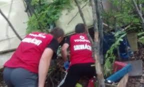 Intervenție de URGENȚĂ a salvamontiștilor, după ce o mașină a căzut în prăpastie