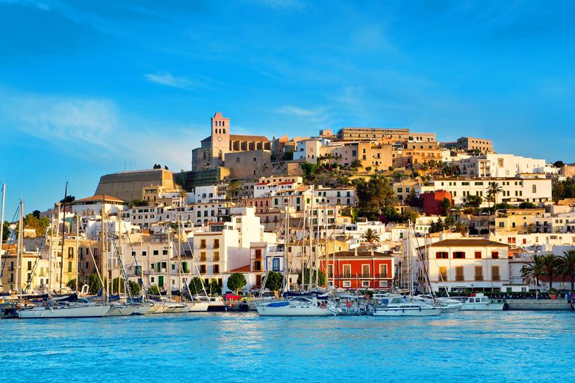 Locuitorii din Ibiza nu-și mai găsesc locuințe din cauza turiștilor