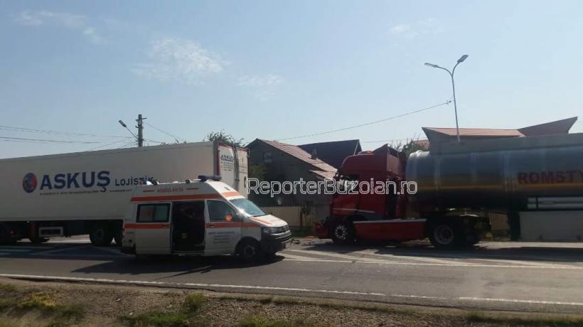 Buzău: Autotren lovit pe DN 2 de o autocisternă încărcată cu motorină