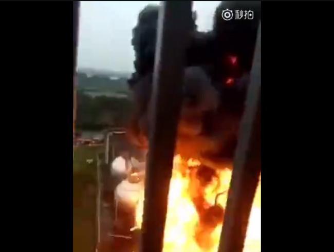 VIDEO - Incendiu uriaș la una dintre cele mai mari rafinării de petrol din China