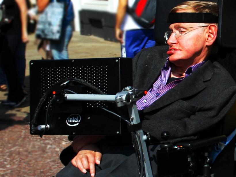 Stephen Hawking acuză Guvernul britanic pentru „criza” din sistemul național de sănătate