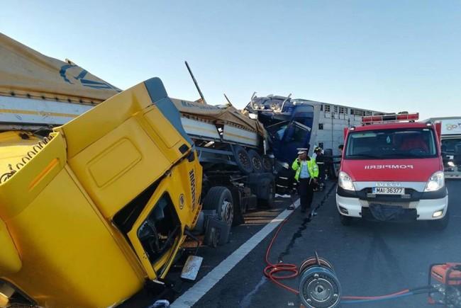 Șoferii a două TIR-uri au murit în urma unui accident pe A1, între Timișoara și Arad