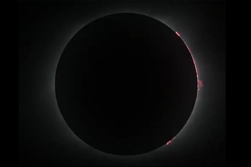 VIDEO - 3 explozii solare uriașe, vizibile în timpul eclipsei totale