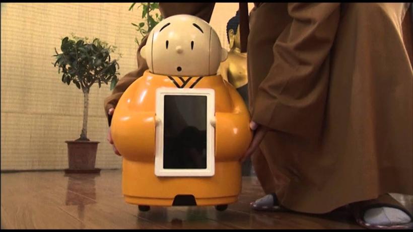 Japonia: Un robot programat să îndeplinească rolul de călugăr budist poate fi închiriat pentru a oficia slujbe de înmormântare
