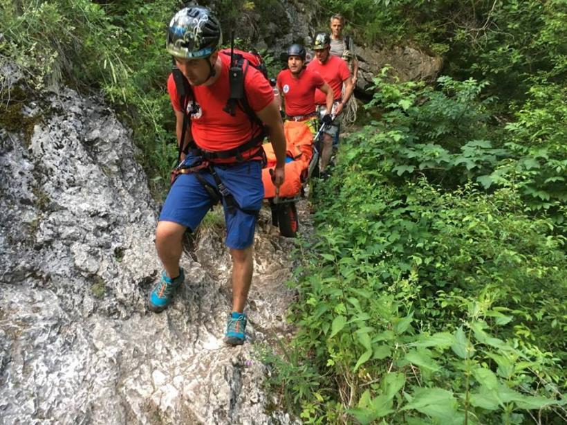  Caraş-Severin: Salvamontiștii intervin pentru o turistă care şi-a rupt piciorul în Cheile Caraşului
