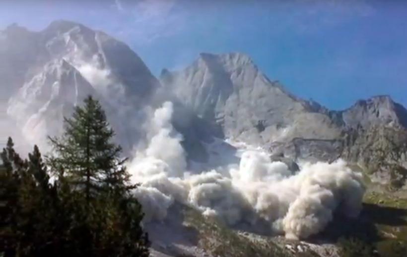 VIDEO - Momentul în care uriașa alunecare de teren devastează o localitate din Elveția