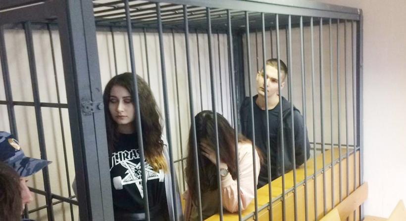 Rusia: Închisoare cu executare pentru două adolescente care au torturat animale