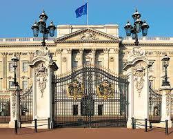 Alertă în faţa Palatului Buckingham: Agresorul avea o sabie şi a strigat 'Allah Akbar'
