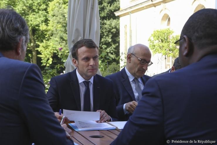 26 de mii de euro pentru machiajul lui Macron. Cât cheltuiau Hollande și Sarkozy pentru make-up?