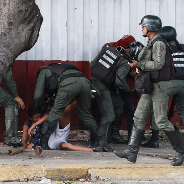 Recrutări și exerciții militare masive în Venezuela