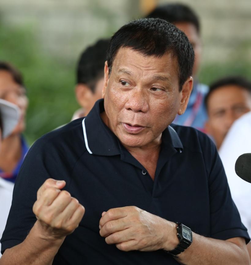 Președintele Filipinelor ordonă poliției să ucidă „idioții” care se opun cu violență arestării
