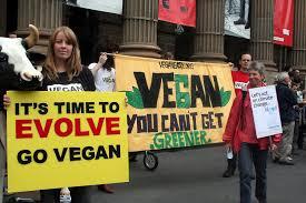 Protestatarii vegani din Londra au pretins că sunt carne dată spre vânzare
