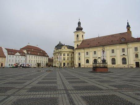 Sibiu: Peste o sută de meșteri vin la târgul din Piața Mare la Târgul Olarilor