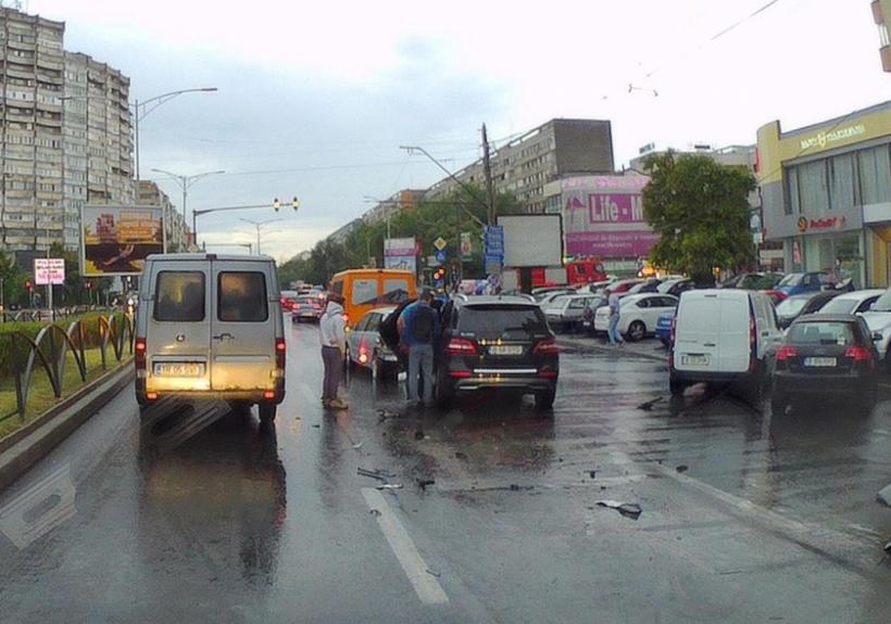 Accident teribil în Capitală, în urmă cu puţin timp! Bulevardul Iuliu Maniu este blocat spre ieșirea din București 