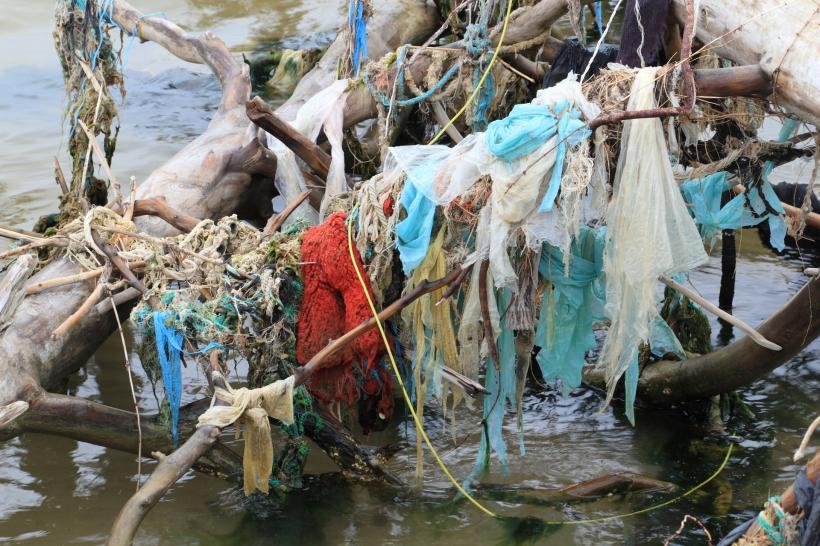 Kenya aplică cea mai dură lege împotriva producţiei, comercializării şi folosirii de pungi de plastic