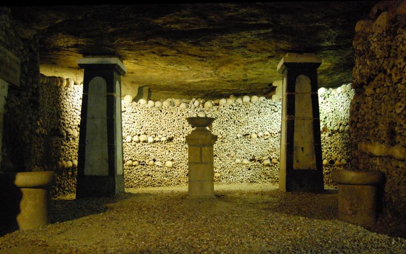 Vin de peste 250,000 de dolari furat din catacombele de sub Paris
