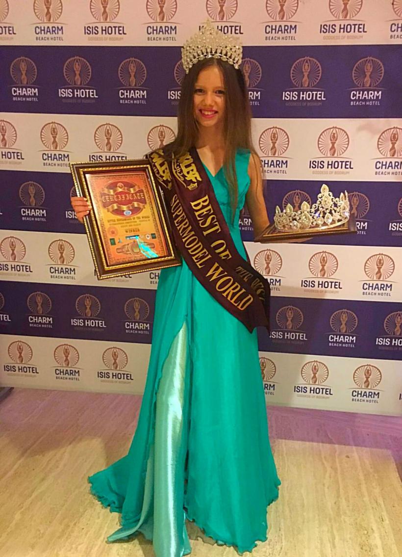 La 12 ani a cucerit America. Fetiţa de la Sibiu care prezintă moda la New York Fashion Week 18586558