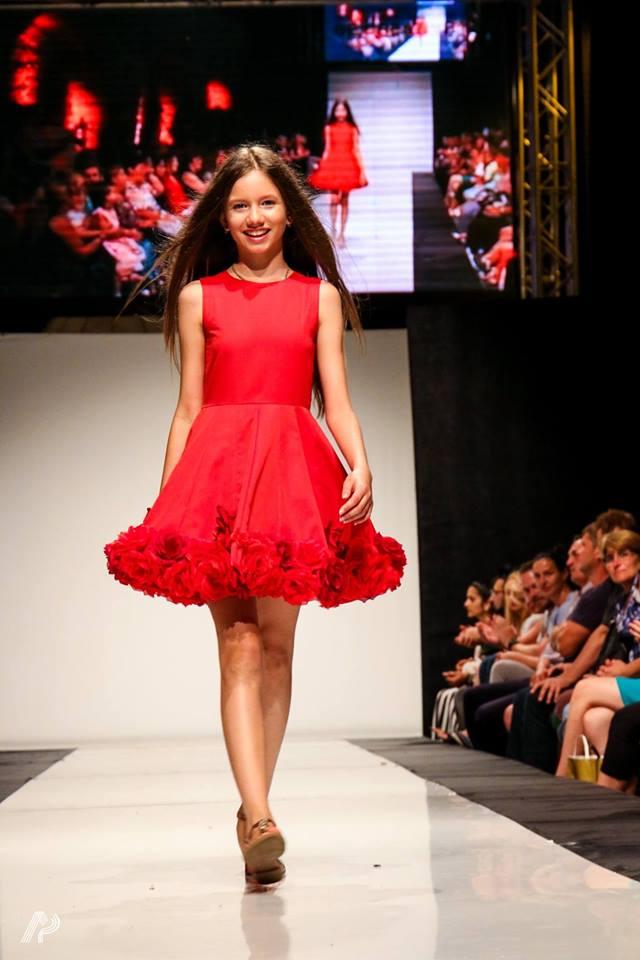 La 12 ani a cucerit America. Fetiţa de la Sibiu care prezintă moda la New York Fashion Week 18586561