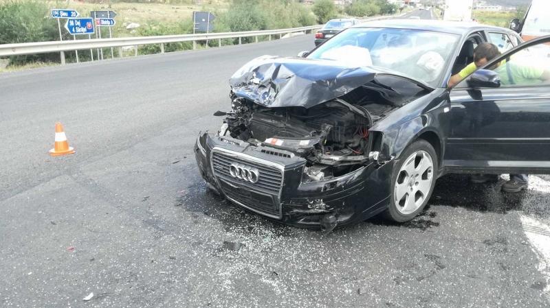 Accident rutier soldat cu rănirea a două persoane în Bistrița