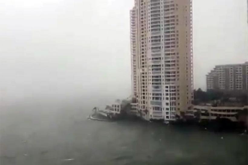 VIDEO - Primele inundaţii şi copaci căzuţi la Miami din cauza uraganului Irma