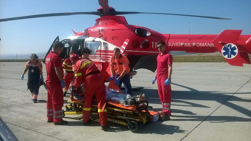 Bătrân cu arsuri pe 80% din corp, transportat de urgență cu un elicopter SMURD