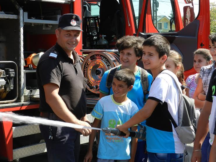 Brașov: Ceremonial militar, exerciții demonstrative și concursuri pentru copii de ziua Pompierilor