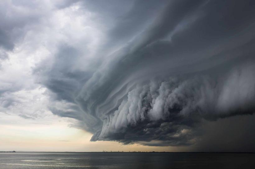 Ce spune Directorul ANM despre ciclonul uriaș care vine spre noi. „Vom avea furtuni, descărcări electrice”