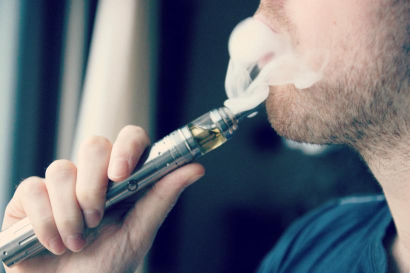 Ţigările electronice cu nicotină: pericol pentru sănătate