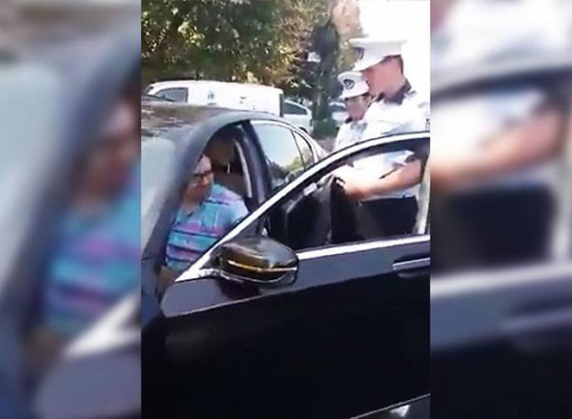 Tupeu în trafic! Un şofer a blocat maşina unei persoane cu handicap şi s-a luat la ceartă cu poliţiştii 