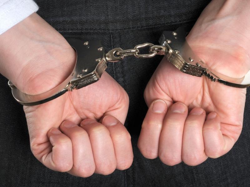 Doi români care coordonau transporturi de droguri către Marea Britanie au fost reținuți