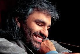 Binecunoscutul tenor italian Andrea Bocelli a fost spitalizat după un accident la călărie