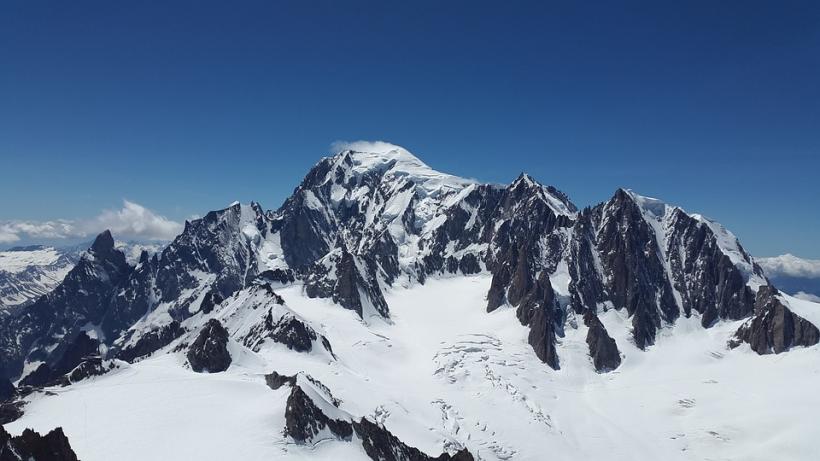 Un alpinist român a murit în Mont Blanc, după o cădere de 600 de metri