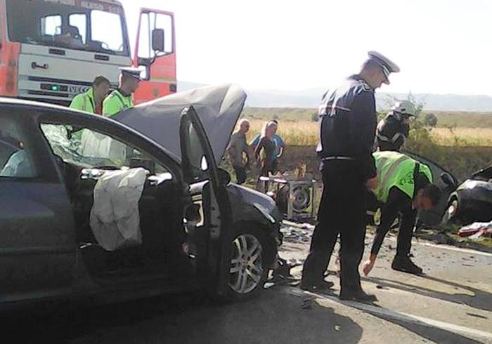 Accident cu trei mașini în Bihor. Circulația rutieră a fost întreruptă